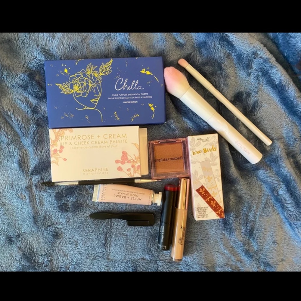 Makeup bundle